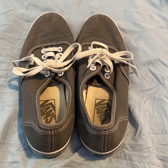 Vans - Picture 2 of 4